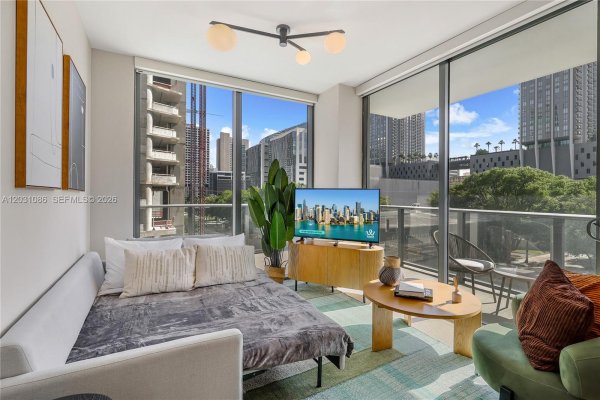 11 NE 6th St #301 Miami, FL 33132