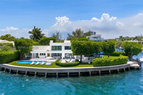 13395 Biscayne Bay Dr North Miami, FL 33181