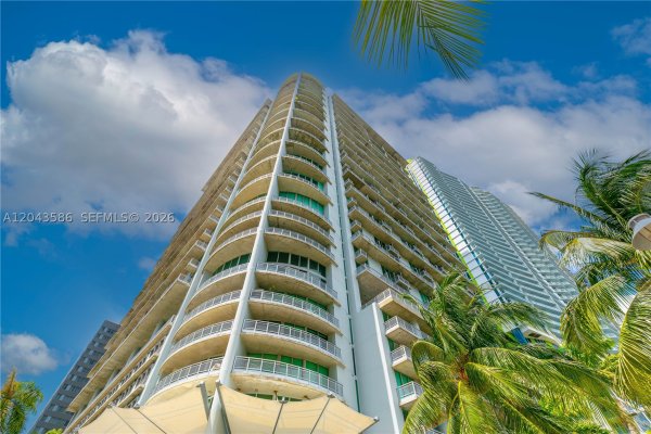 690 SW 1st Ct #PHII17 Miami, FL 33130