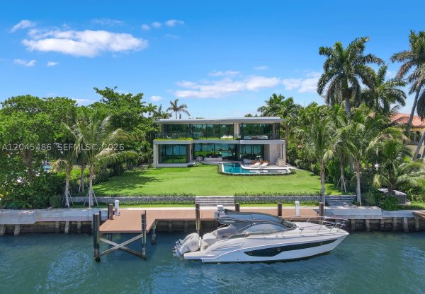 1015 S Southlake Dr Hollywood, FL 33019