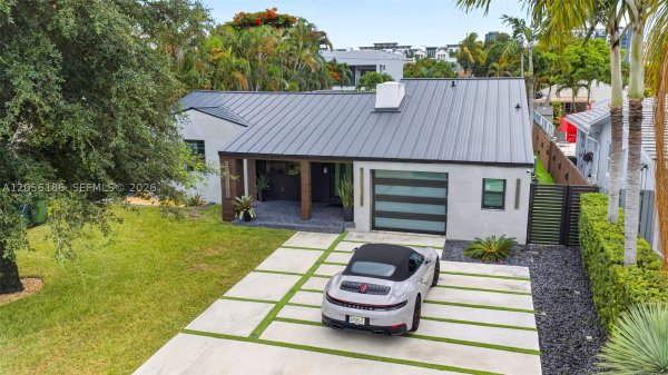 545 NE 9th Ave Fort Lauderdale, FL 33301
