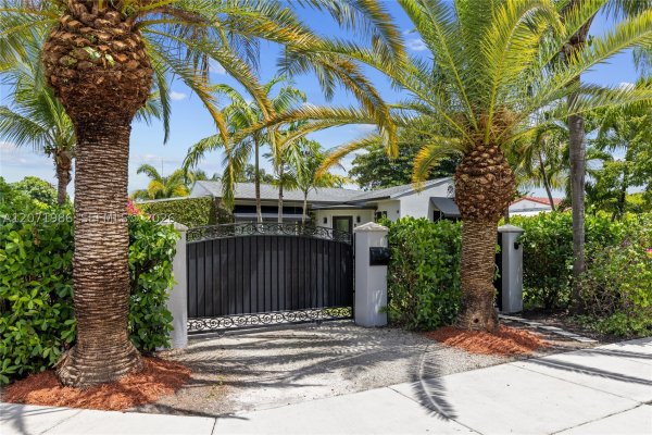 2831 SW 21st Ter Miami, FL 33145