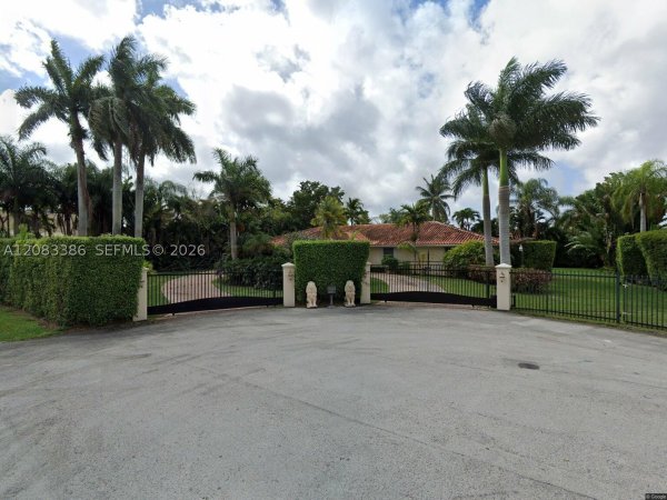 7080 SW 98th Ave Miami, FL 33173