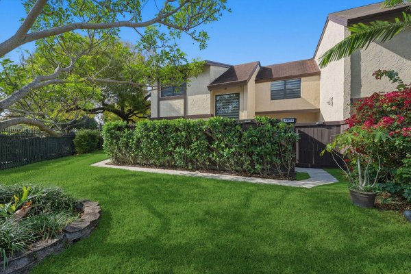 1871 Bayberry #1871 Pembroke Pines, FL 33024