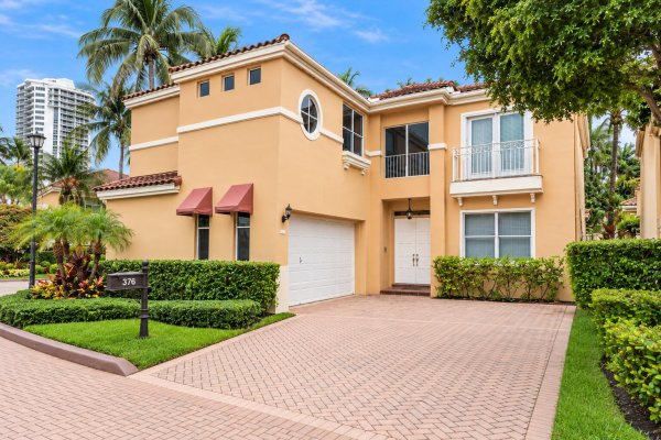 3728 NE 208th Ter Aventura, FL 33180