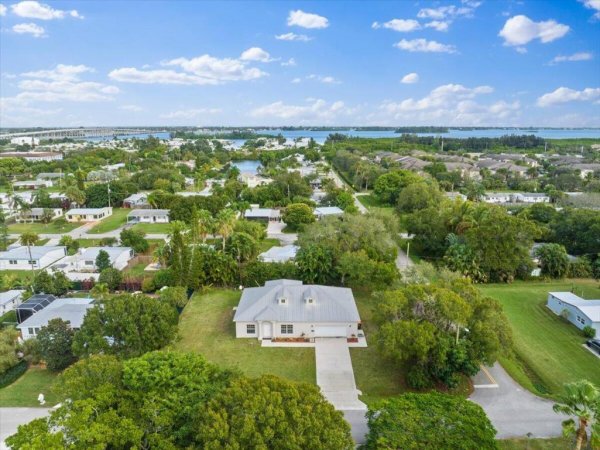 1410 4th Ct Vero Beach, FL 32960