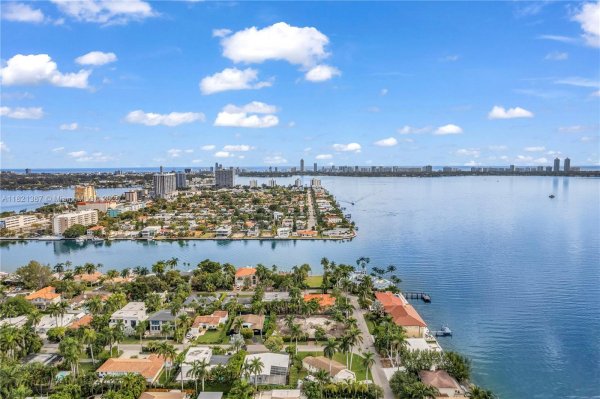7431 Coquina Dr North Bay Village, FL 33141