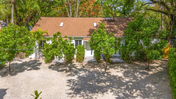 3586 Main Hwy Coconut Grove, FL 33133