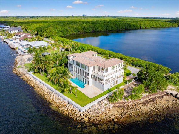 650 Lugo Ave Coral Gables, FL 33156 650 Lugo Ave Coral Gables, FL 33156