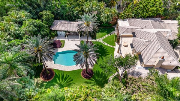 4790 SW 78th St Miami, FL 33143 4790 SW 78th St Miami, FL 33143