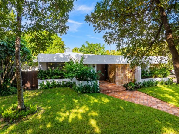 4590 Adams Ave Miami Beach, FL 33140