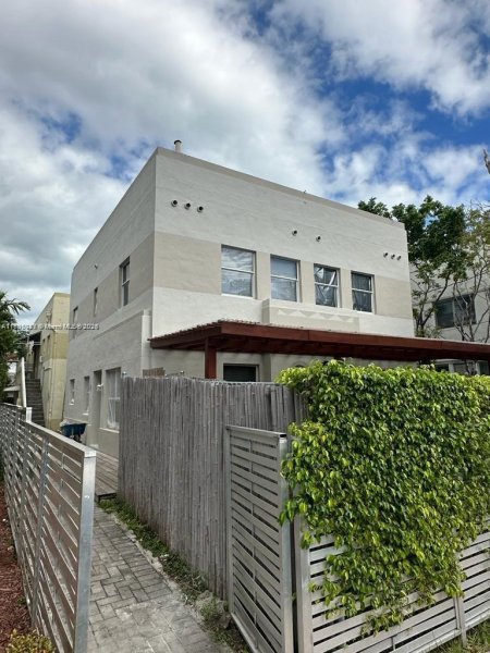 833 W 39th St #5 Miami Beach, FL 33140