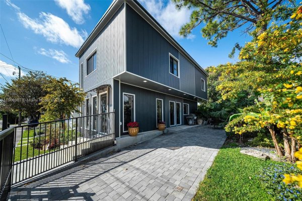 2692 SW 31st Ave Miami, FL 33133