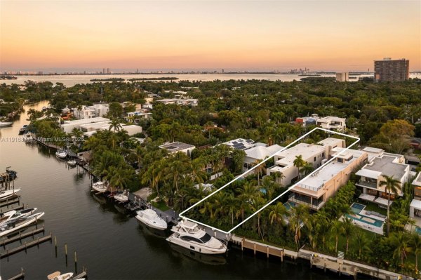 725 NE 77th St Miami, FL 33138