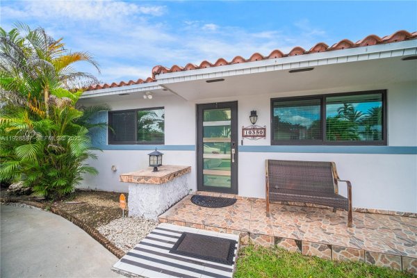 10350 SW 4th St Sweetwater, FL 33174