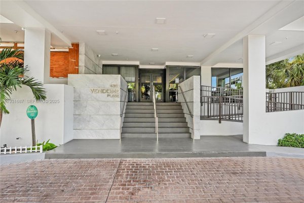 4301 Collins Ave #803 Miami Beach, FL 33140