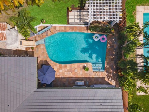 930 NE 182nd Ter North Miami Beach, FL 33162