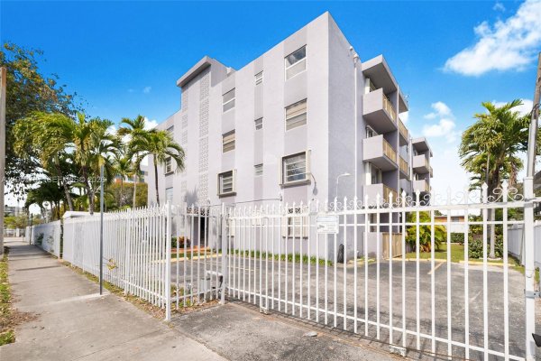 1661 SW 3rd St #25 Miami, FL 33135