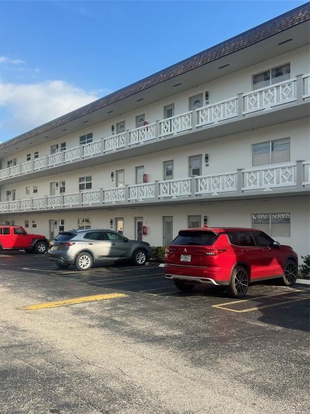 5171 W Oakland Park Blvd #203 Lauderdale Lakes, FL 33313