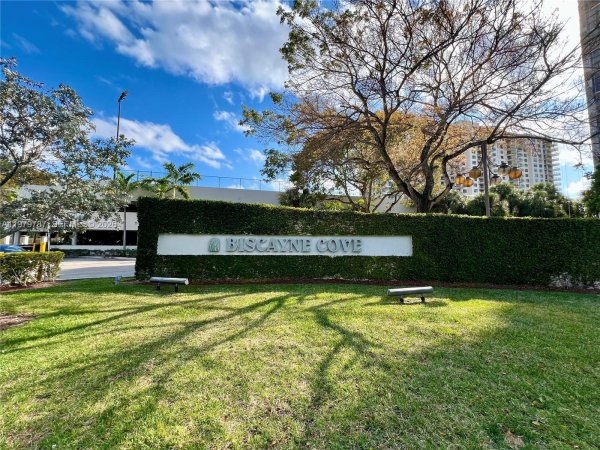 18151 NE 31st Ct #103 Aventura, FL 33160