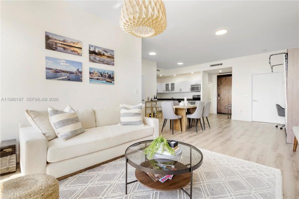 3250 Grand Ave #507 Miami, FL 33133