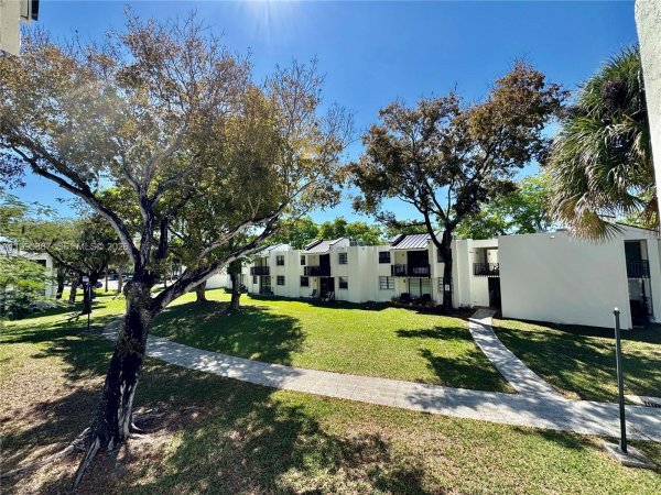 3610 SW 114th Ave #4-202 Miami, FL 33165