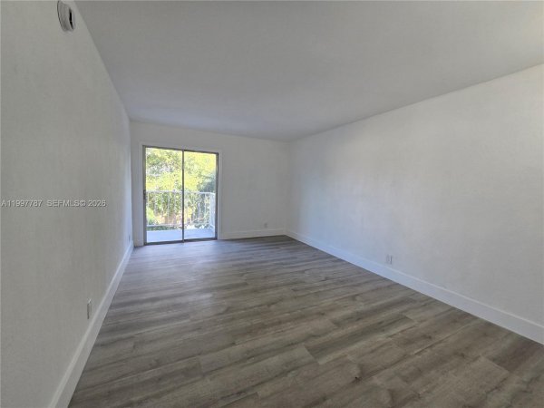 4550 NW 9th St #304E Miami, FL 33126