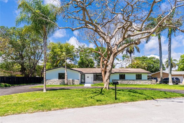 17737 SW 86th Ave Palmetto Bay, FL 33157