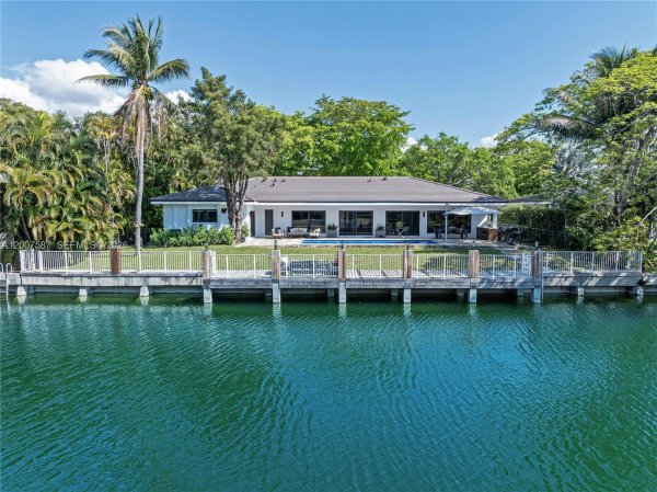 1520 Lugo Ave Coral Gables, FL 33156