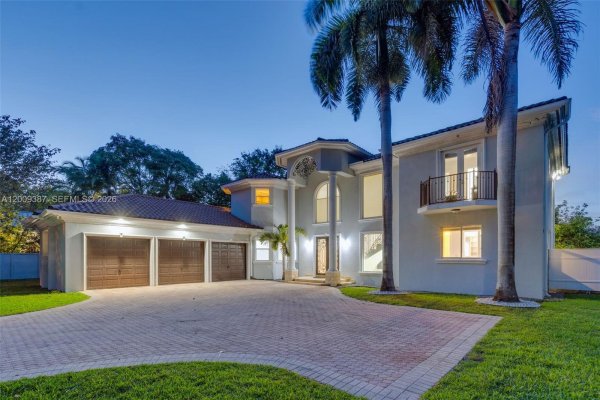 8479 SW 122nd St Miami, FL 33156
