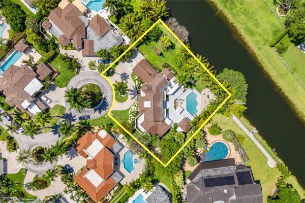 8763 SW 61st Pl Pinecrest, FL 33156