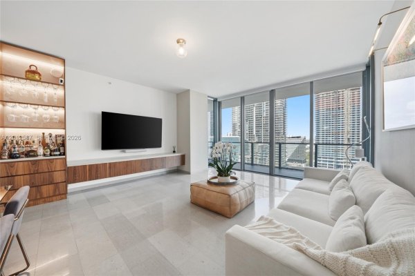 68 SE 6th St #1904 Miami, FL 33131