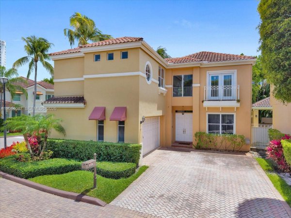 3728 NE 208th Ter Aventura, FL 33180