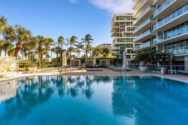 3737 Collins Ave #S-403 Miami Beach, FL 33140