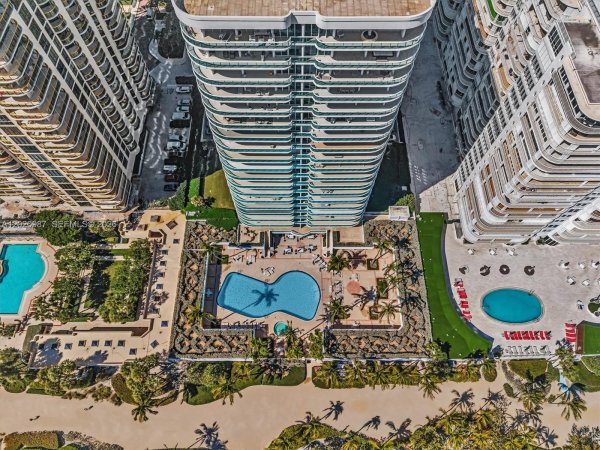 10101 Collins Ave #18C + CABANA Bal Harbour, FL 33154