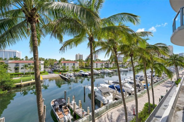 3029 NE 188th St #301 Aventura, FL 33180