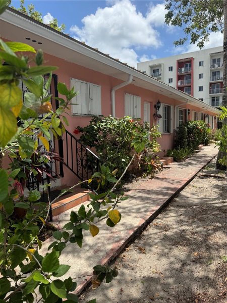 1020 SW 5th St #3 Miami, FL 33130