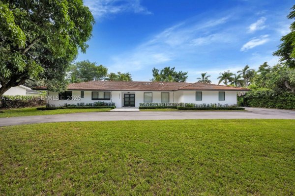 6860 SW 99th Ter Pinecrest, FL 33156