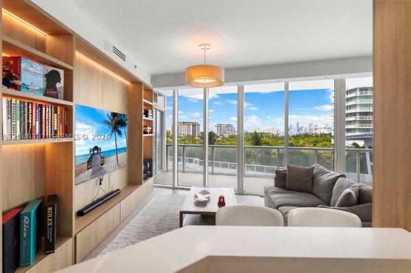 100 S Pointe Dr #501 Miami Beach, FL 33139