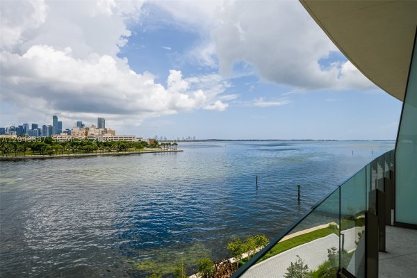 5 Grove Isle Dr #L404 Coconut Grove, FL 33133