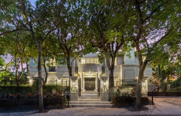 3460 S Moorings Way Miami, FL 33133