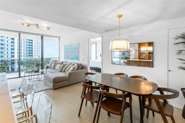 5875 Collins Ave #903 Miami Beach, FL 33140