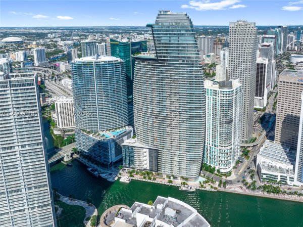 300 Biscayne Blvd Way #4901E Miami, FL 33131