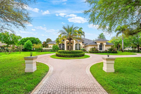 7730 Newport Parkland, FL 33067