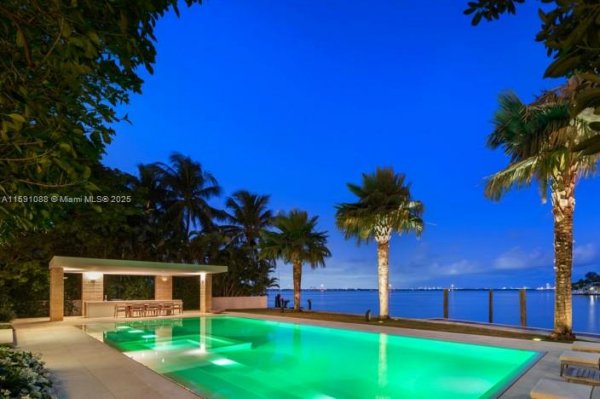1236 S Venetian Way Miami, FL 33139 1236 S Venetian Way Miami, FL 33139