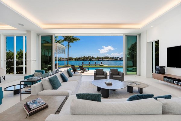 1844 Daytonia Rd Miami Beach, FL 33141