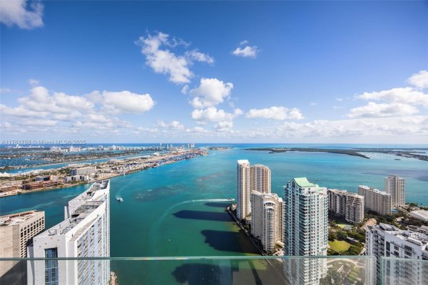 300 Biscayne Blvd Way #PH5701 Miami, FL 33131 300 Biscayne Blvd Way #PH5701 Miami, FL 33131