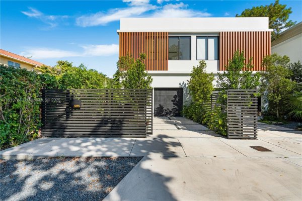 3255 Percival Ave #3255 Coconut Grove, FL 33133