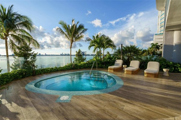 700 NE 24th St #2405 Miami, FL 33137