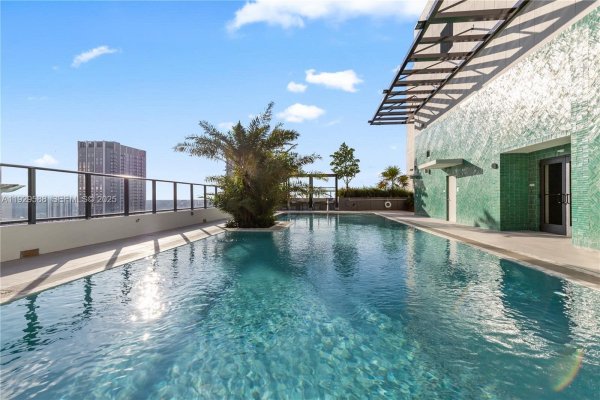 11 NE 6th #2610 Miami, FL 33132